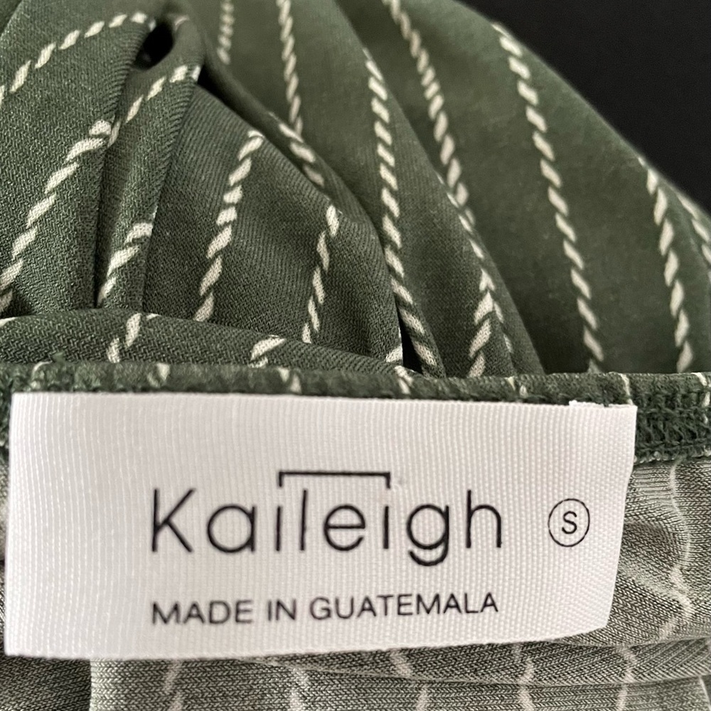 KaiTeigh women green striped crop Jumpsuit. New size S . V- neck sleeveless. - Picture 3 of 5